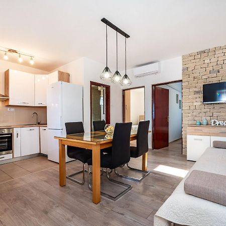 Apartments Dreamy - Free Parking Nin Exterior photo