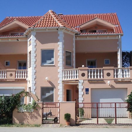 Apartments Dreamy - Free Parking Nin Exterior photo